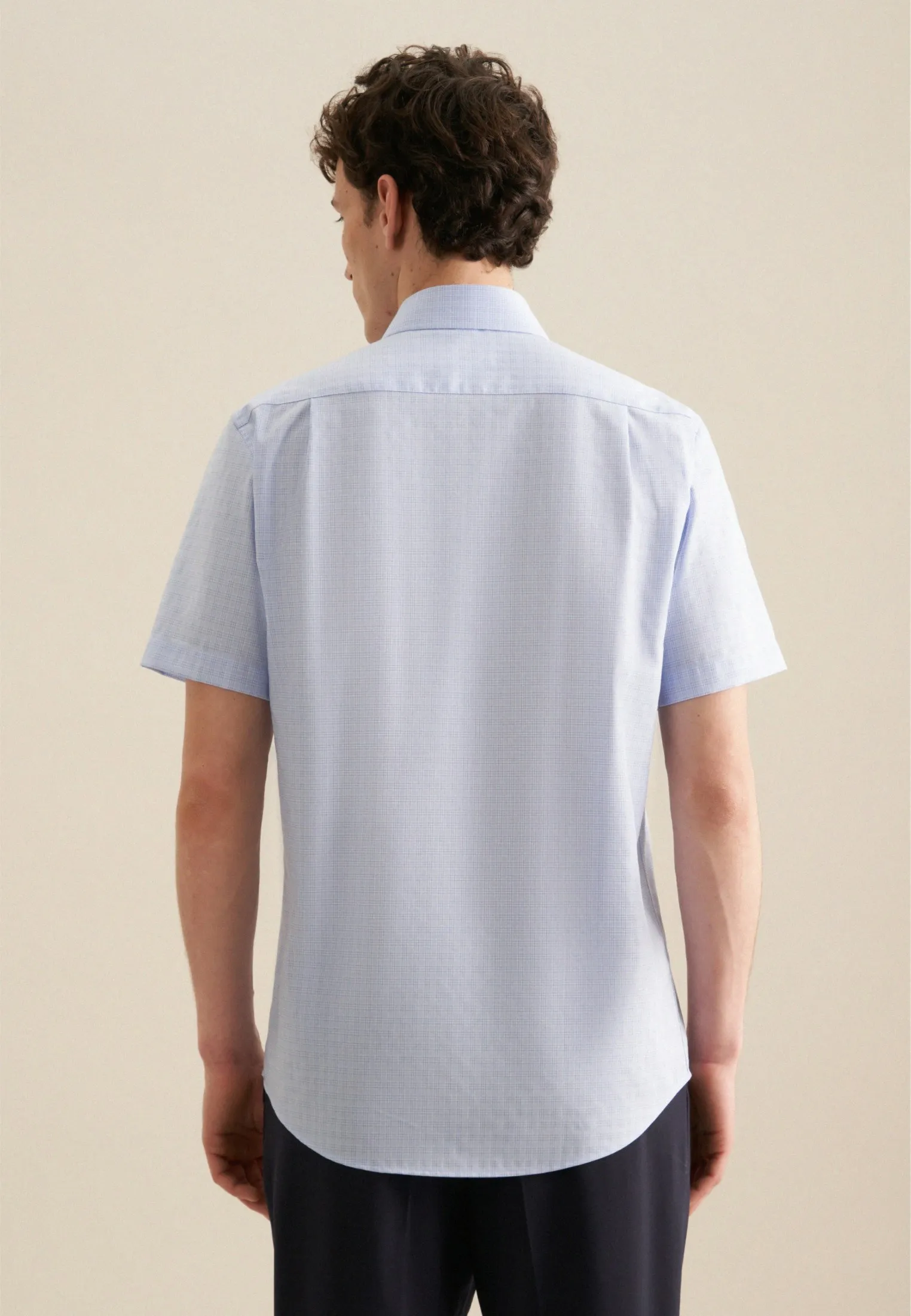 NONIRON TWILL KORTE ARM BUSINESS OVERHEMD IN REGULAR WITH KENTKRAAG