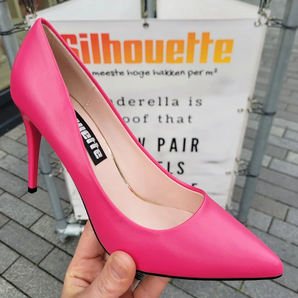 Simpele pumps met naaldhak in fuchsia roze